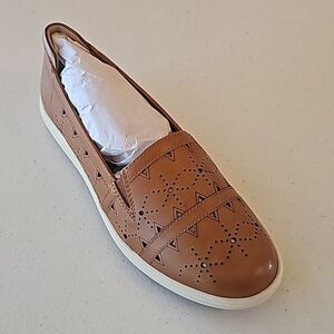 New Bailee Leather Cut Loafers by Cobb Hill in Honey, Size 8 wide